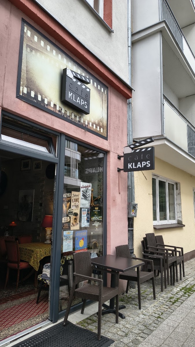 Cafe Klaps clapperboard sign